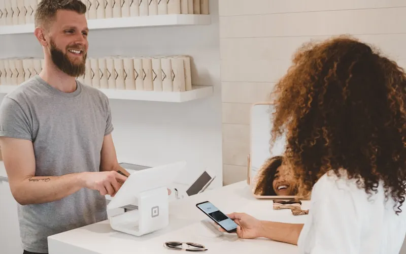 Cómo crear una tienda online exitosa: guía para empezar desde cero - Waka Media Group