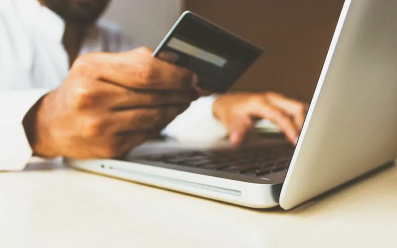 WooCommerce vs Shopify: ¿cuál es mejor para tu tienda online en 2026? - Waka Media Group